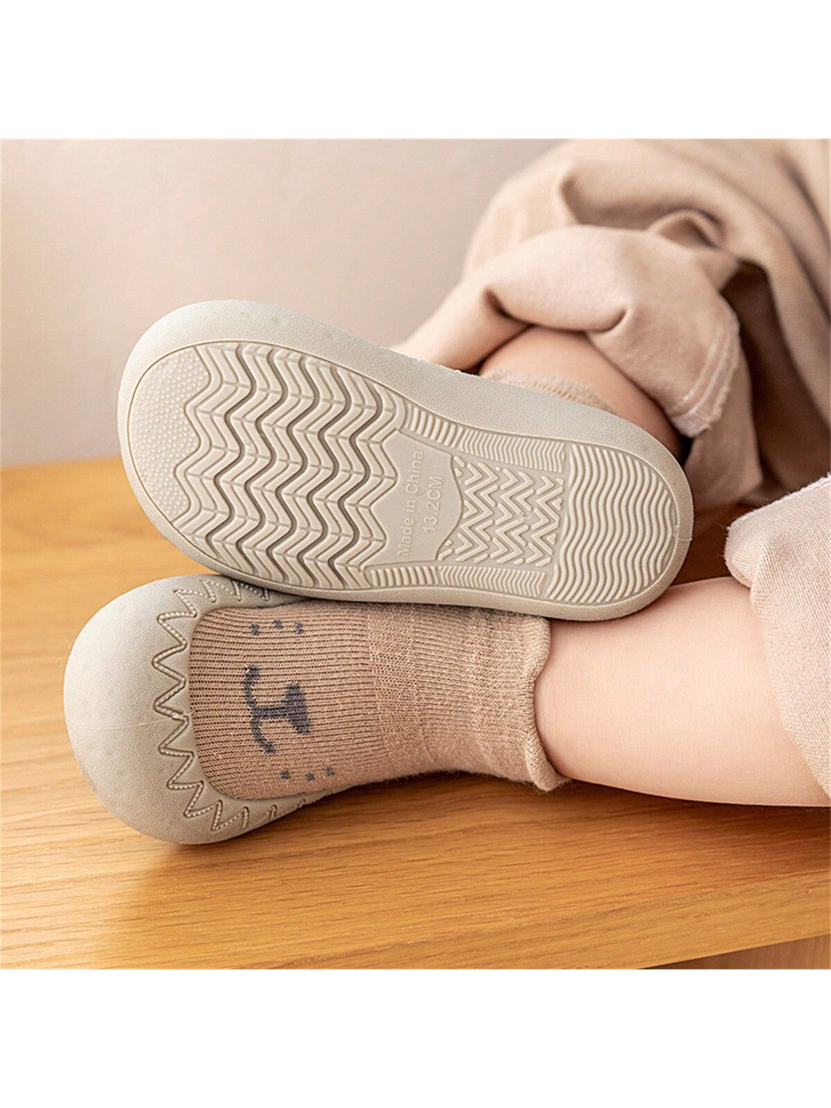 1pair Baby Walking Shoes With Socks, Soft Bottom, Anti-slip, Breathable, Spring And Summer, Unisex, Anti-odor, Indoor And Outdoor Floor Shoes And Socks