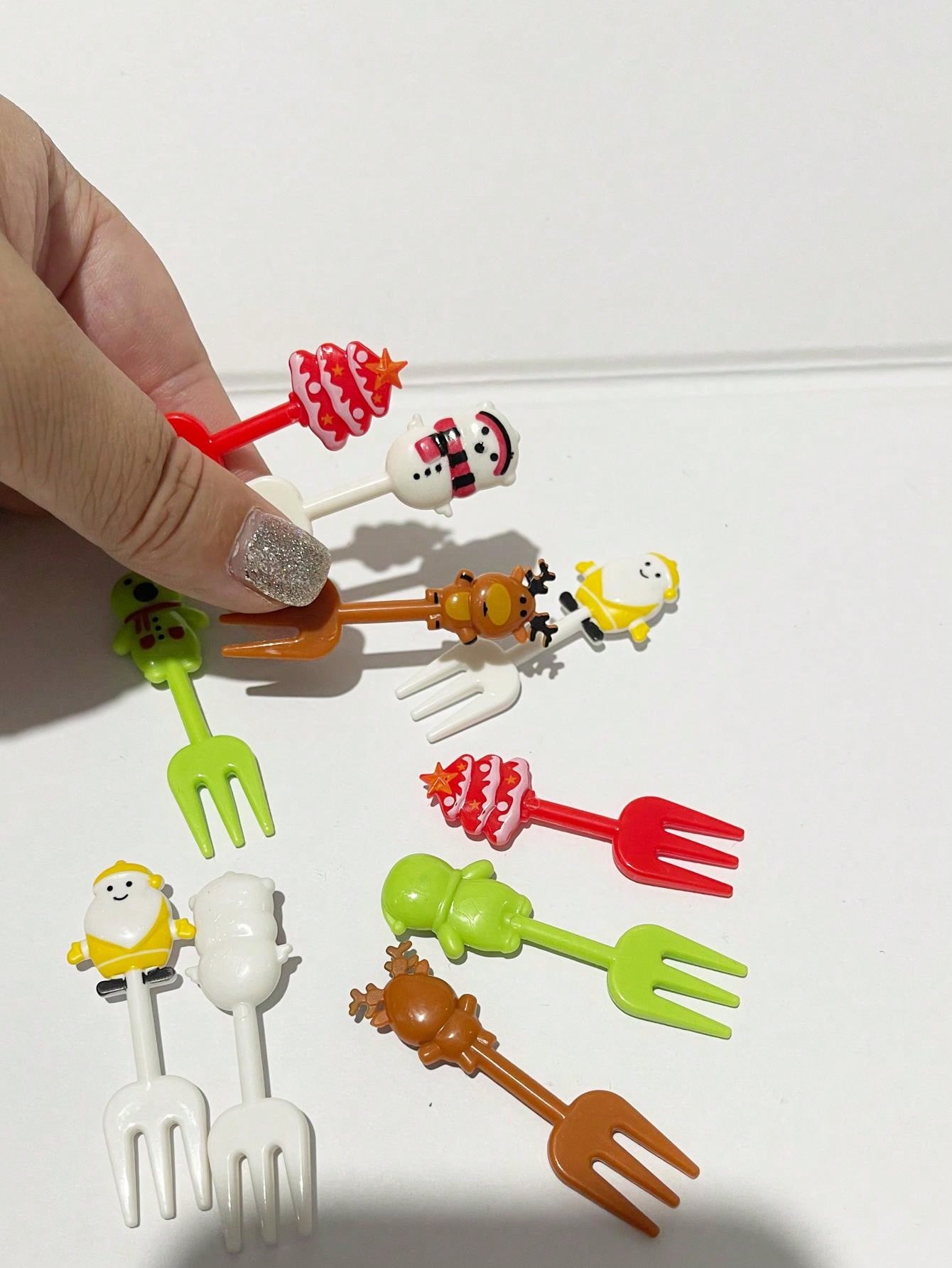 10/20/30pcs Christmas Gift Fruit Forks, Reusable Dessert Cake Picks, Random Colors Cocktail Party SuppliesHome Room Decoration,Kitchen,Christmas Gift