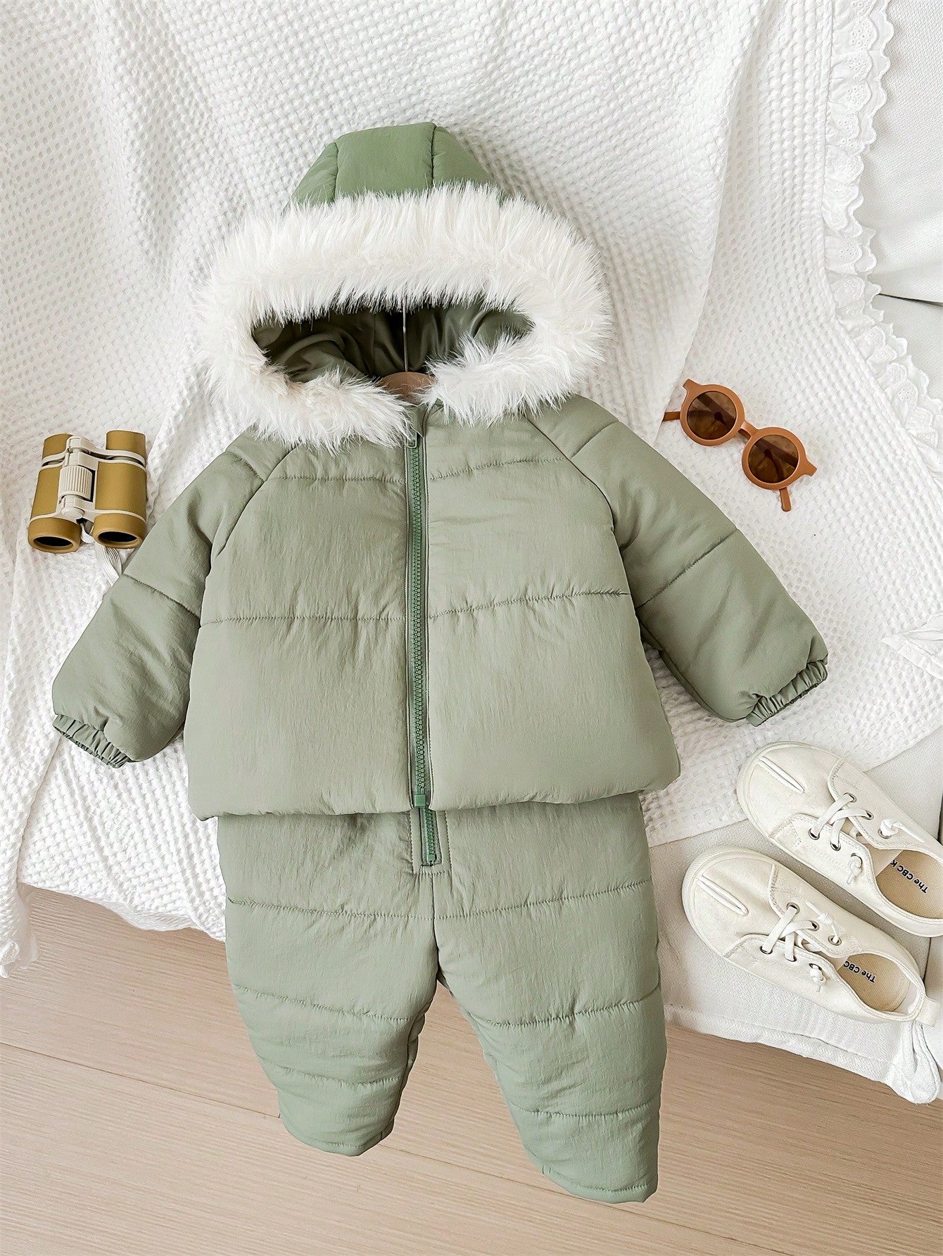 2pcs/Set Baby Boy Plush Hooded Padded Coat & Suspender Pants Winter Outfit Set, Suitable For Autumn And Winter Outings, Skiing
