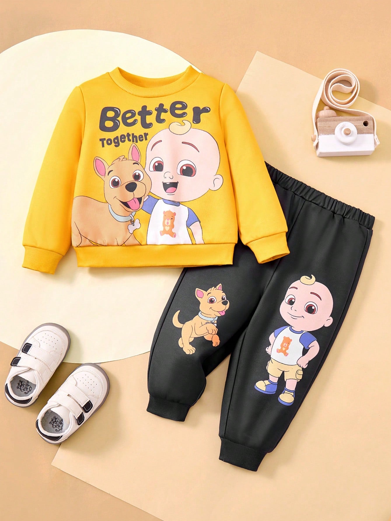 CoComelon X 2pcs Baby Boy Cute Cartoon Boy And Dog Graphic Yellow Sweatshirt & Grey Funny Print Pants Set, Casual For Autumn/Winter