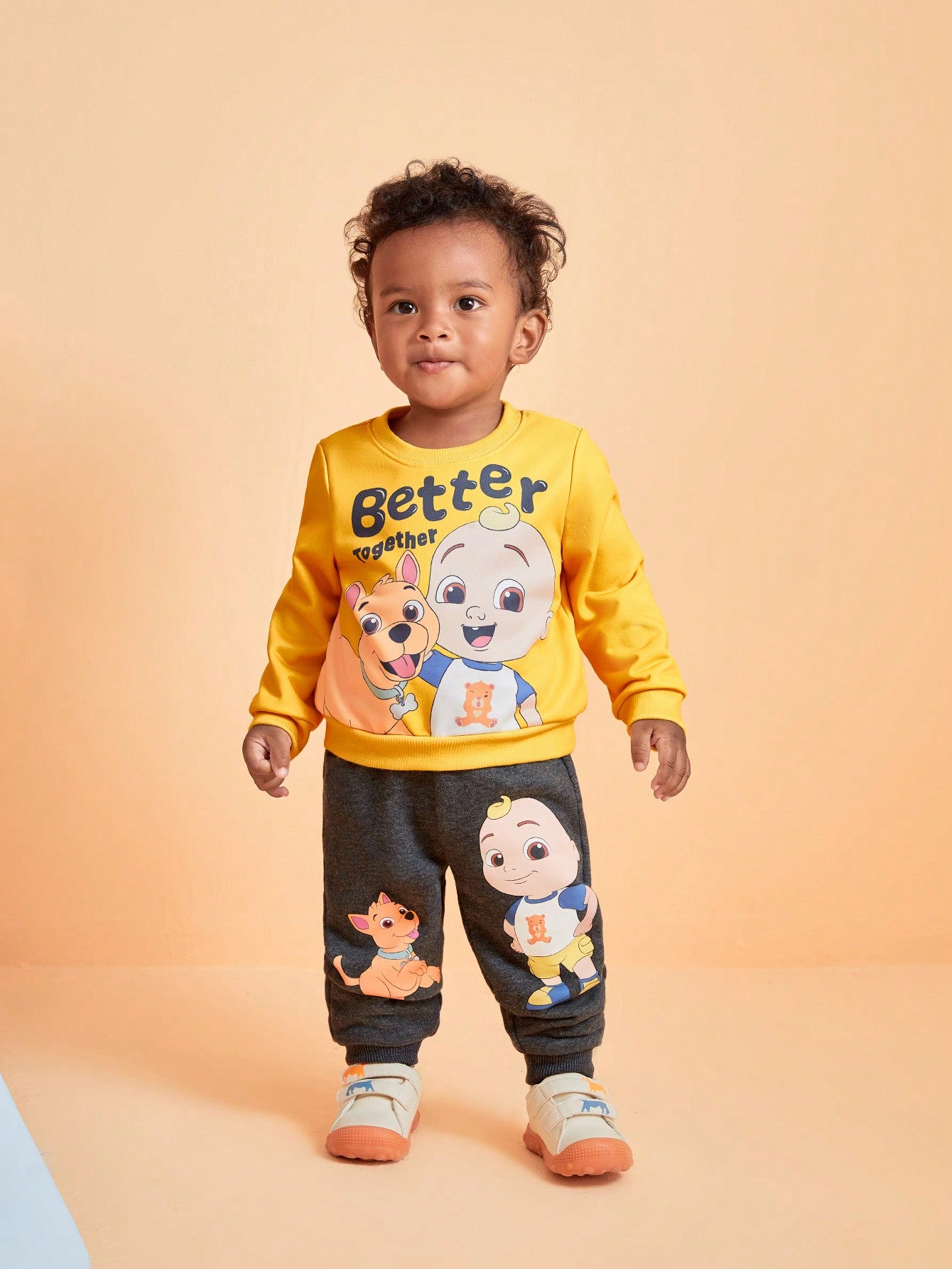 CoComelon X 2pcs Baby Boy Cute Cartoon Boy And Dog Graphic Yellow Sweatshirt & Grey Funny Print Pants Set, Casual For Autumn/Winter