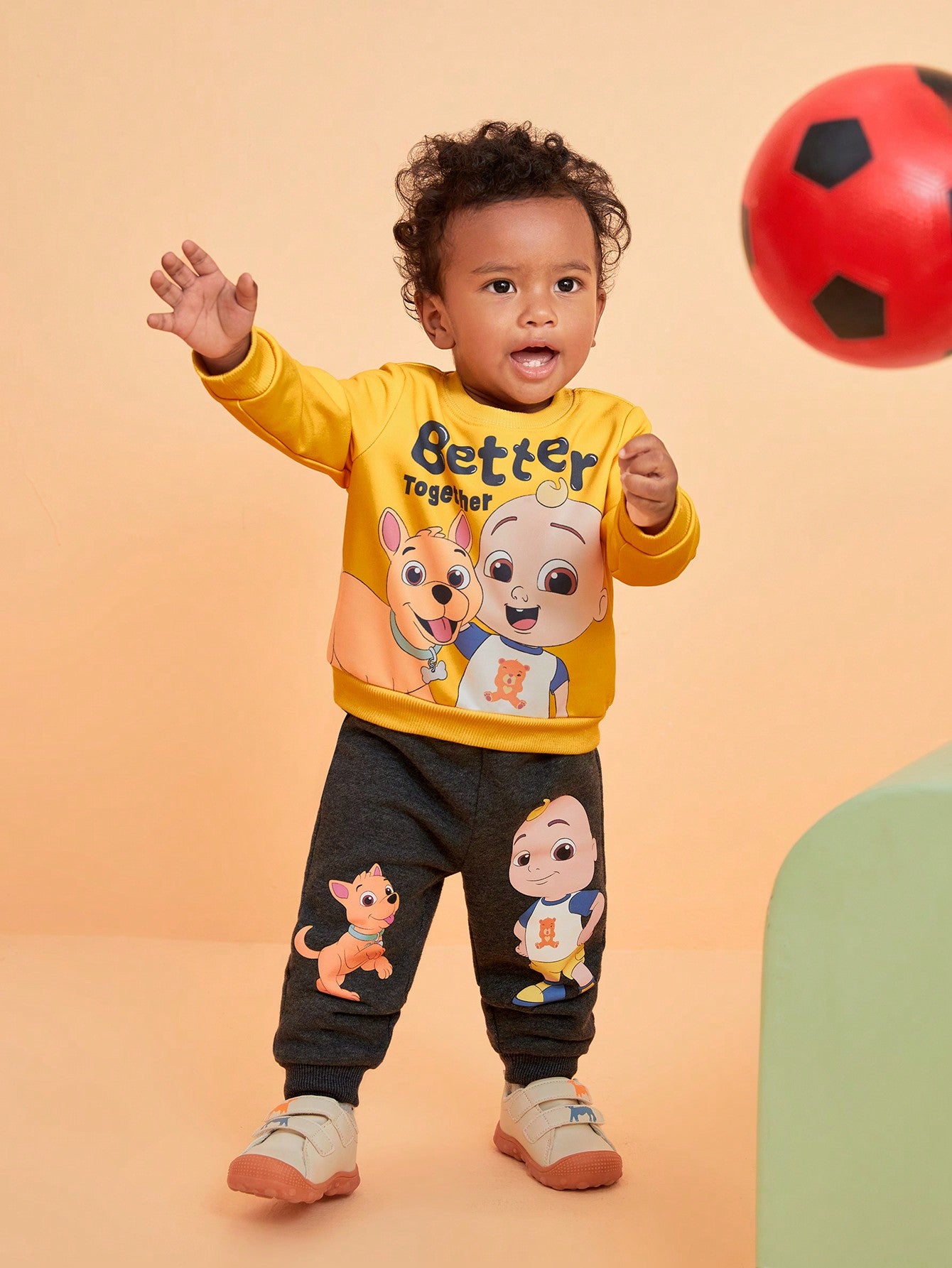 CoComelon X 2pcs Baby Boy Cute Cartoon Boy And Dog Graphic Yellow Sweatshirt & Grey Funny Print Pants Set, Casual For Autumn/Winter