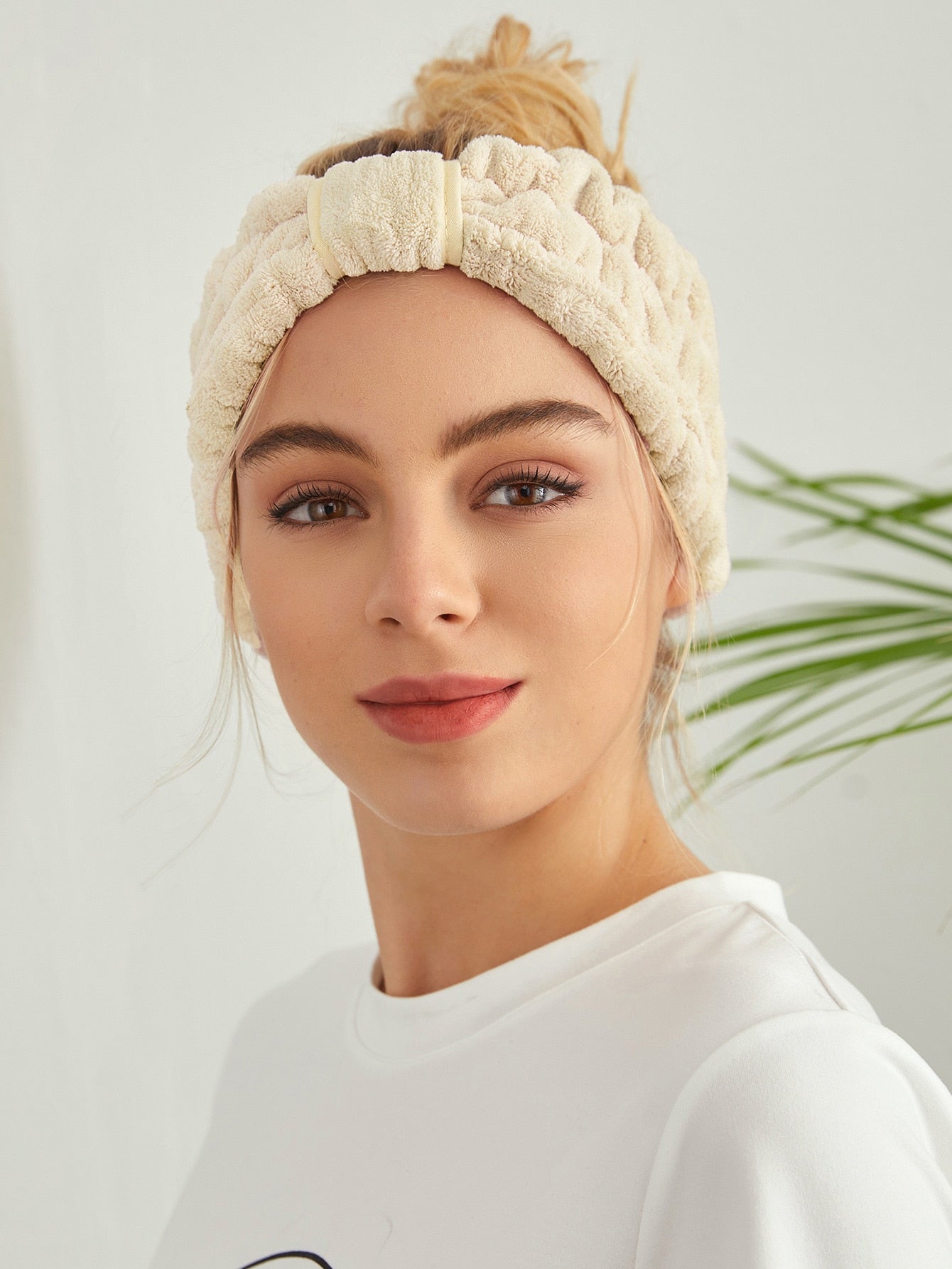 SHEIN BASIC LIVING Microfiber Spa Makeup Headband Coral Fleece
