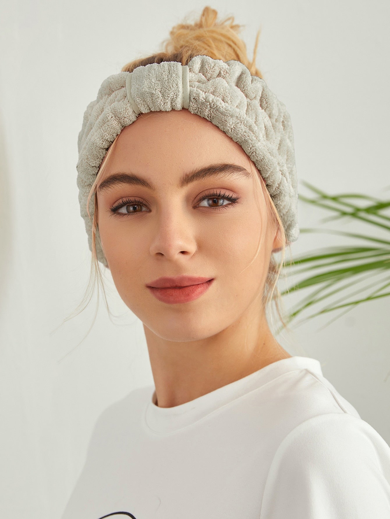 SHEIN BASIC LIVING Microfiber Spa Makeup Headband Coral Fleece