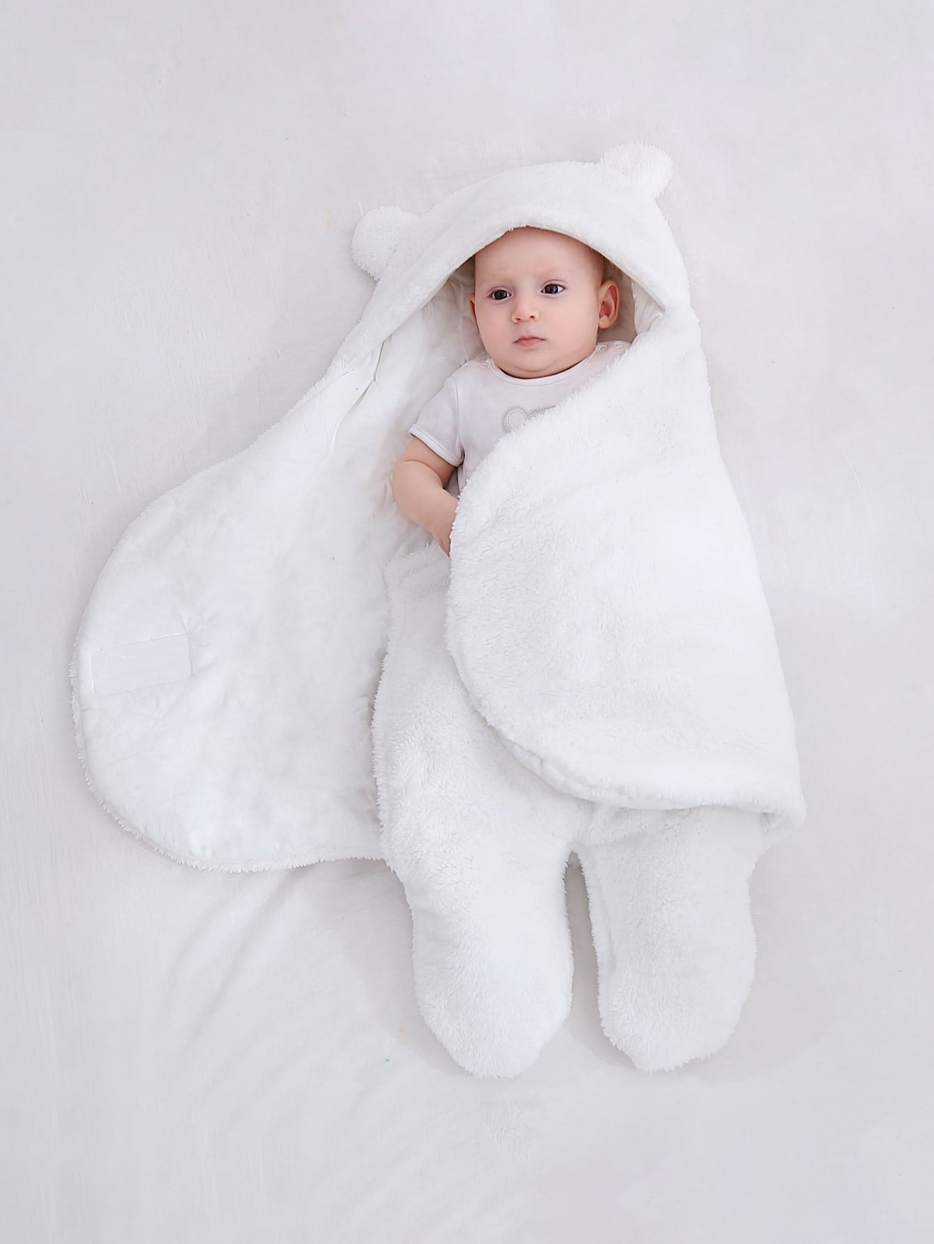 Baby Unisex 3D Ear Hooded Flannel Swaddling Blanket