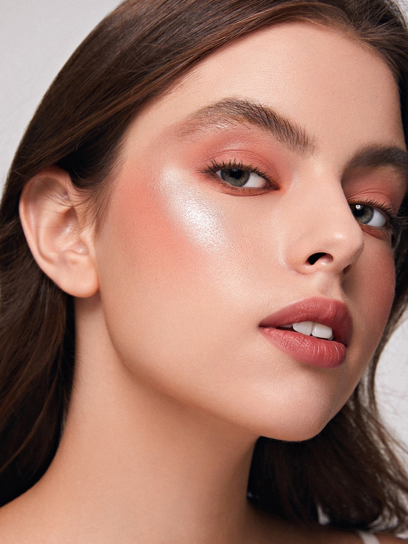 SHEGLAM Glam 101 Hybrid Highlighter & Blush Duo-Vienna Blush Highlighter Powder Palette Non-Fading Multi-Use Non-Greasy Shimmer Lightweight Smooth Blusher