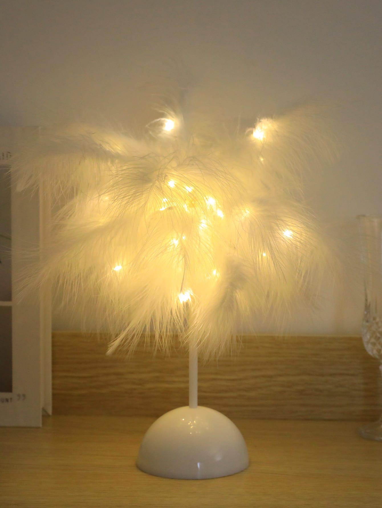 Feather Decor Table Lamp