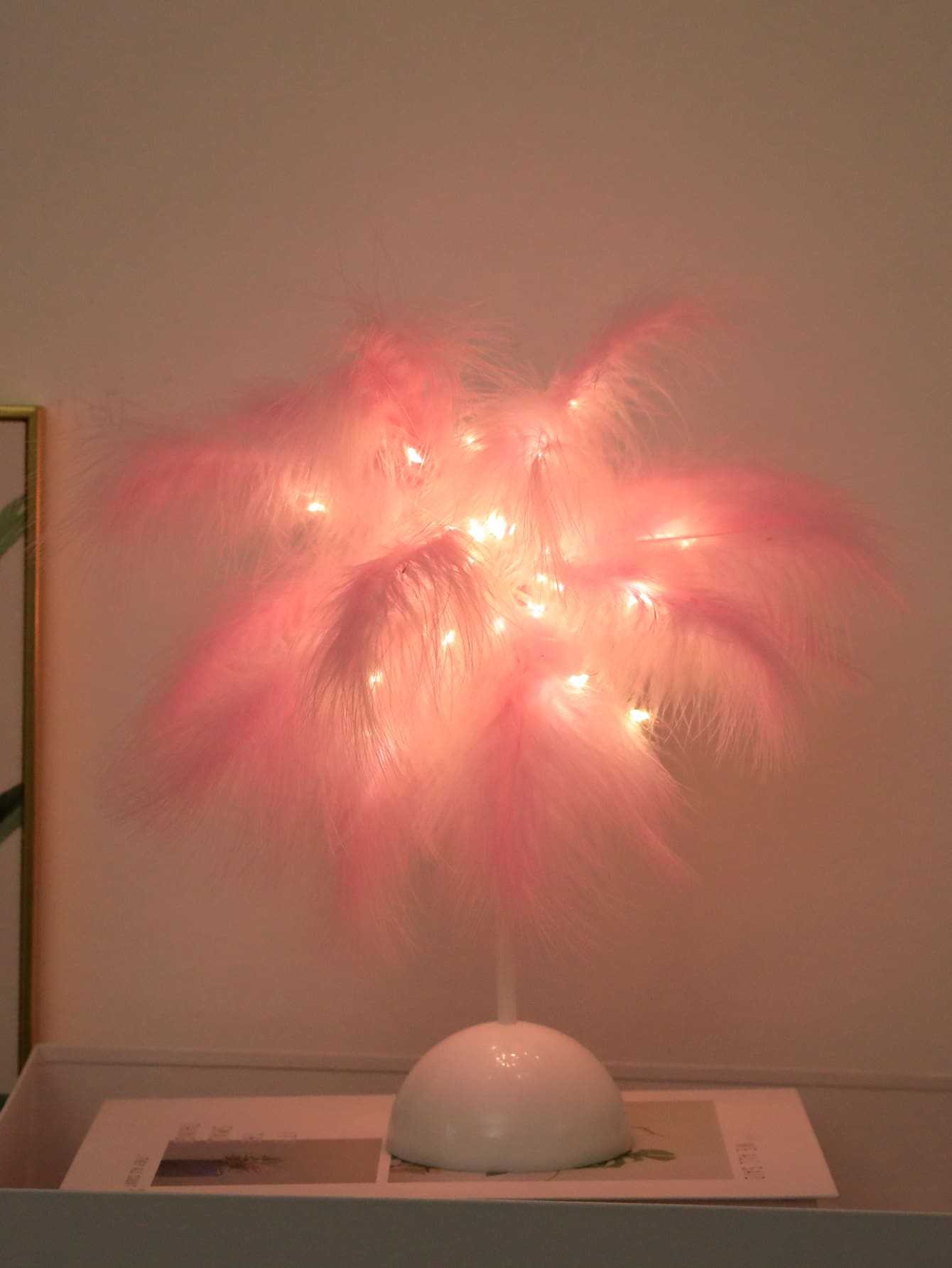 Feather Decor Table Lamp