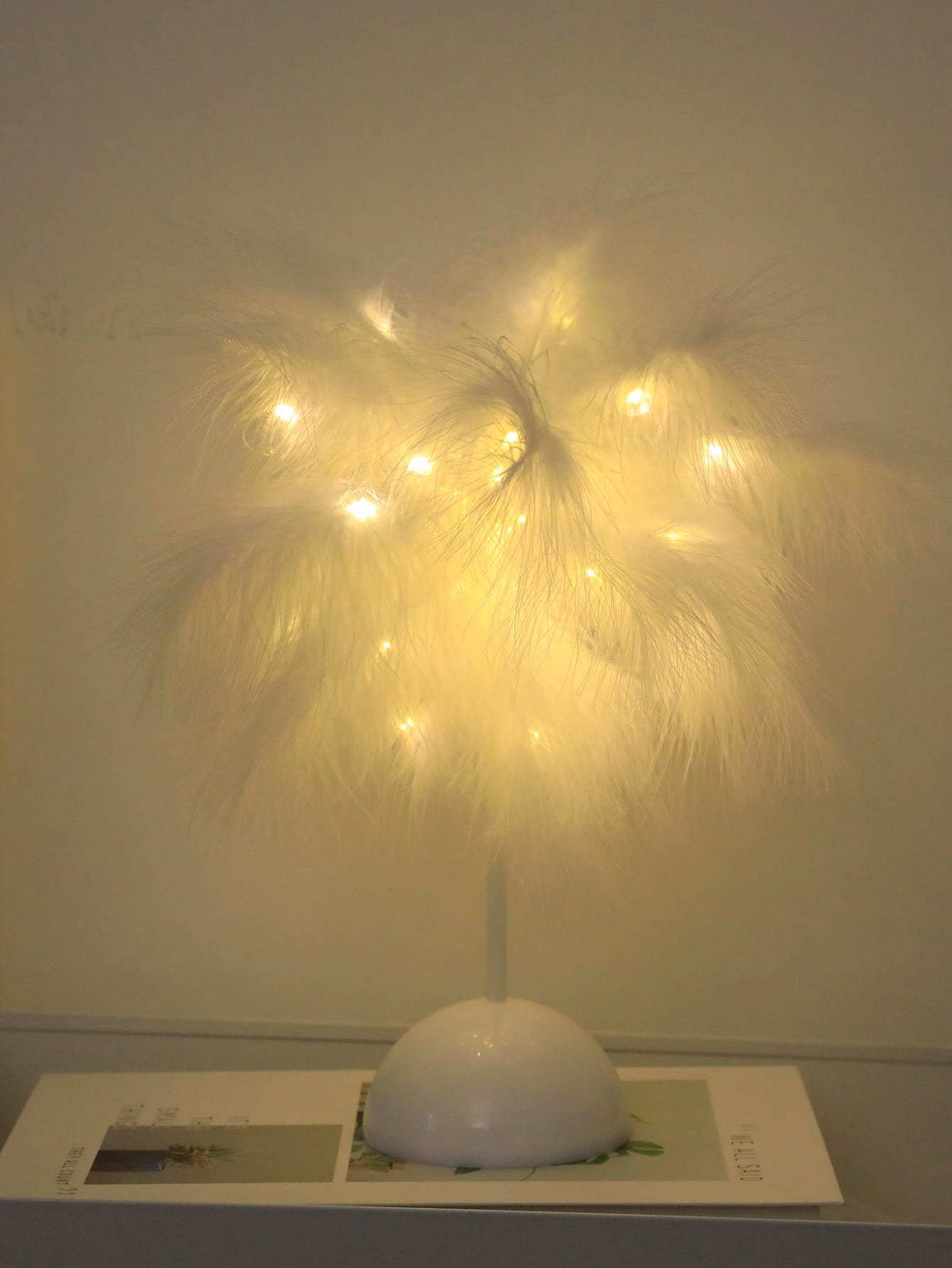 Feather Decor Table Lamp