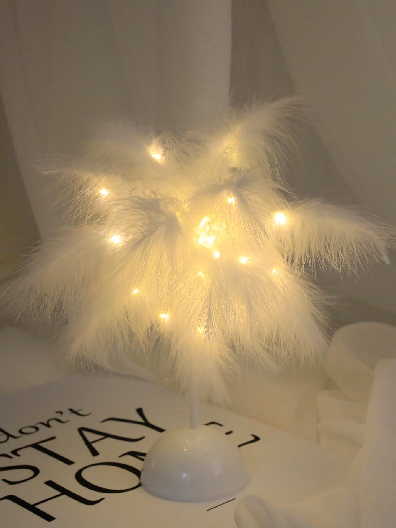 Feather Decor Table Lamp