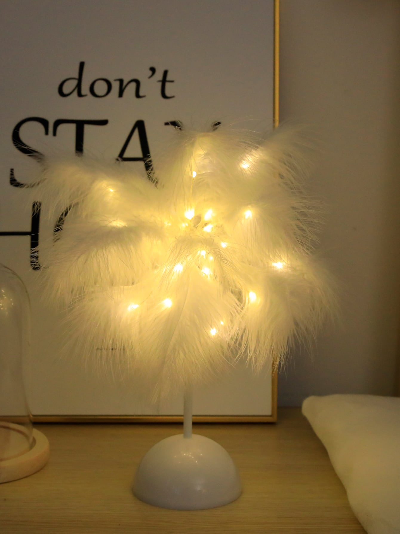 Feather Decor Table Lamp