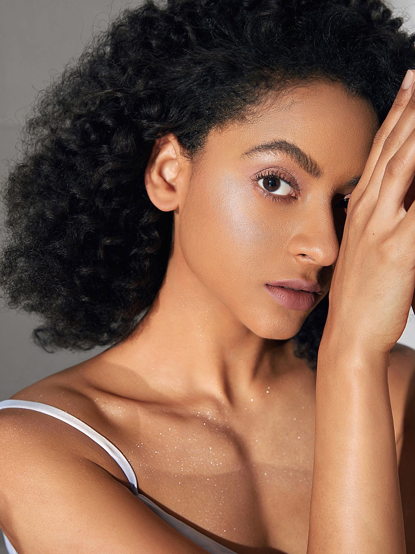 SHEGLAM Cosmic Crystal Mousse Highlighter - Vanilla Skeye Powder Highlighter Powder Shimmer Long Wear Brightening Non-Caking Glow Highlighter