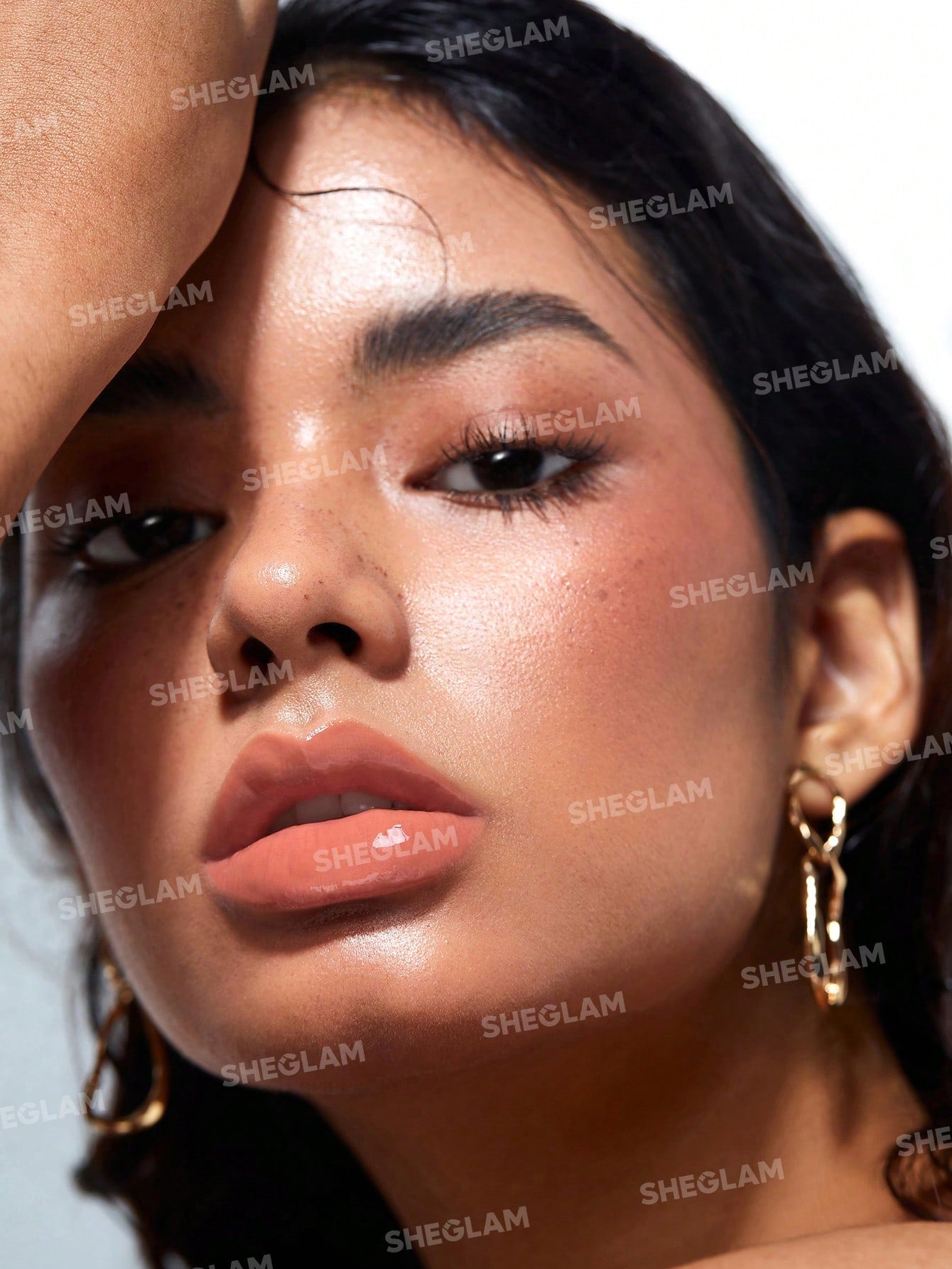 SHEGLAM Pout-Perfect Shine Lip Plumper-Mahogany Magic Moisturizing Plumping Solid Lip Gloss Non-Stick Nourishing Lip Plumping Serum Coconut Oil Lipstick Lip Cosmetics