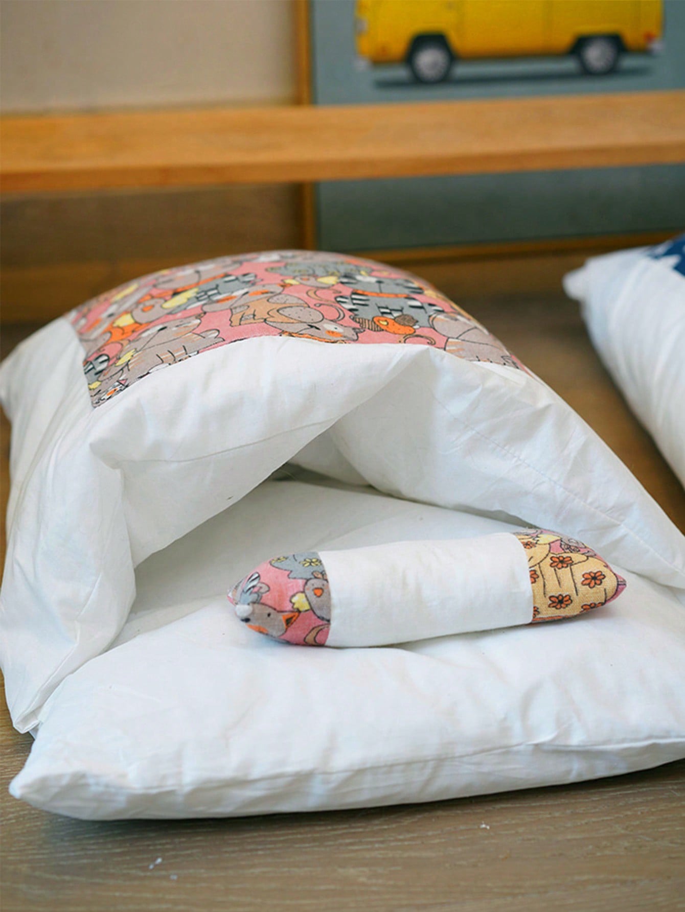 1pc Cat Sleeping Bag Pet House, Half-closed Design, Winter, Suitable For Cats And Dogs Of Various Sizes, Removable And Washable