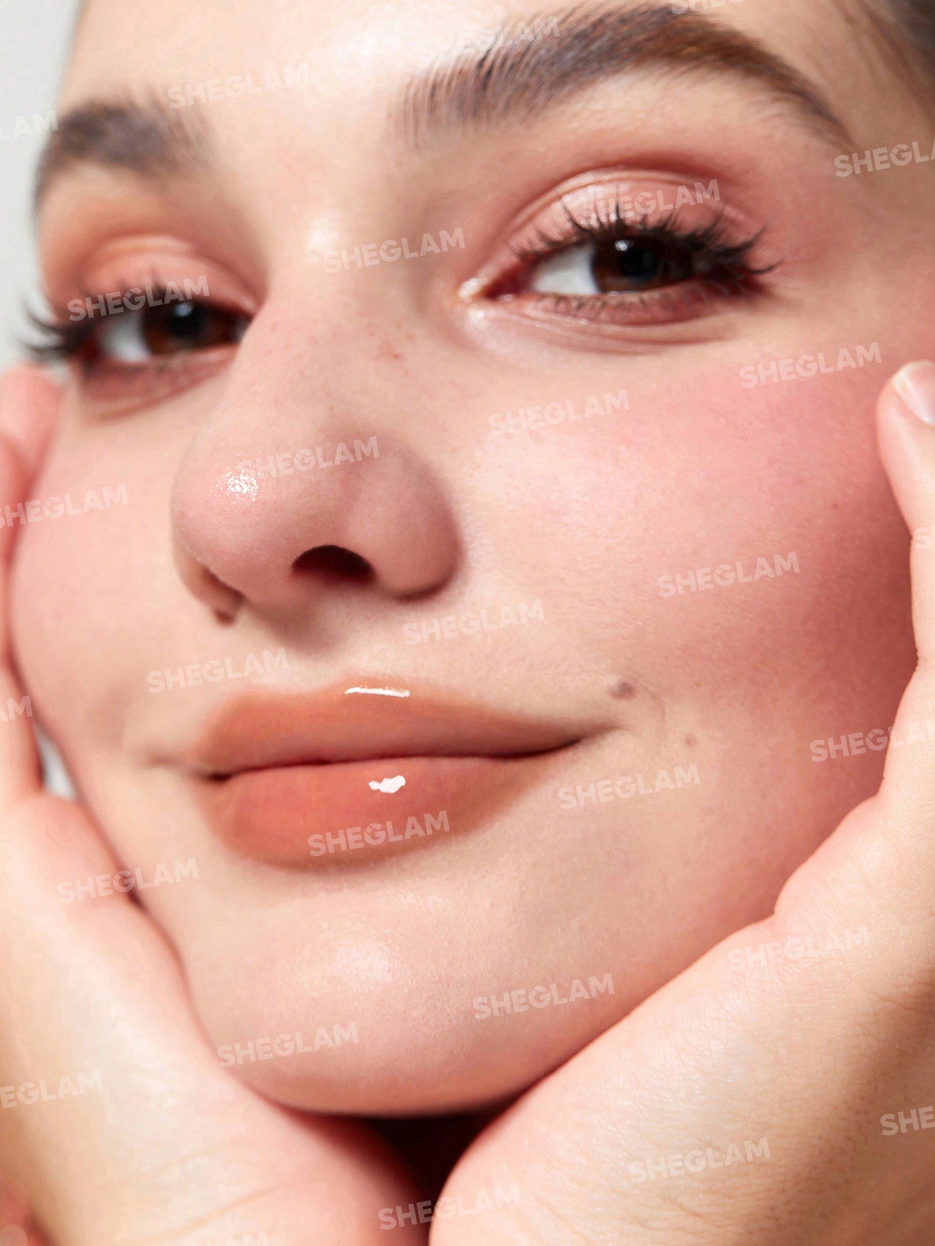 SHEGLAM Pout-Perfect Shine Lip Plumper-Sepia Kiss Moisturizing Plumping Solid Lip Gloss Non-Stick Nourishing Lip Plumping Serum Coconut Oil Lipstick Lip Cosmetics