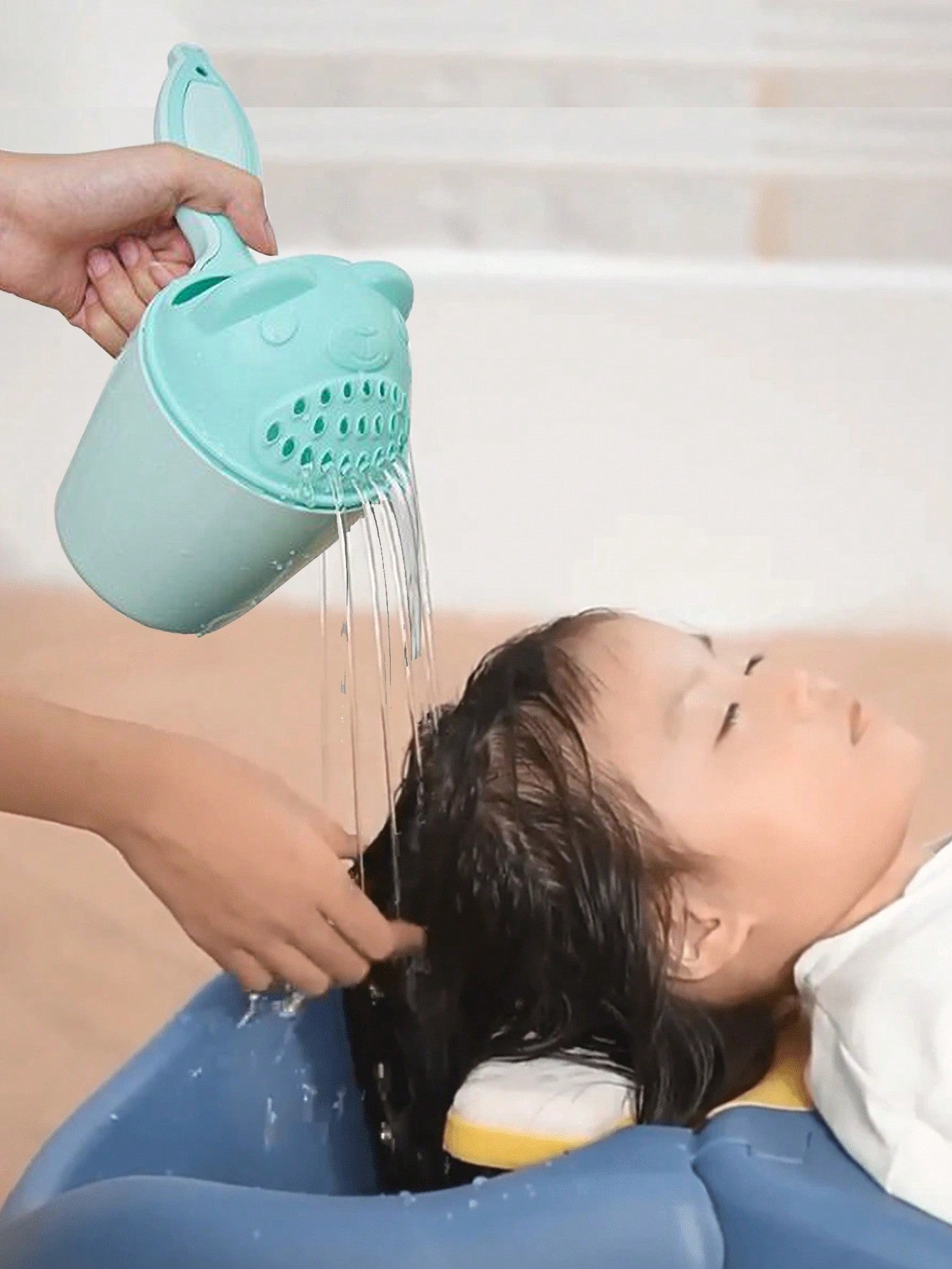 1pc Cartoon Bear Shaped Baby Shower Cup Shampoo Rinser