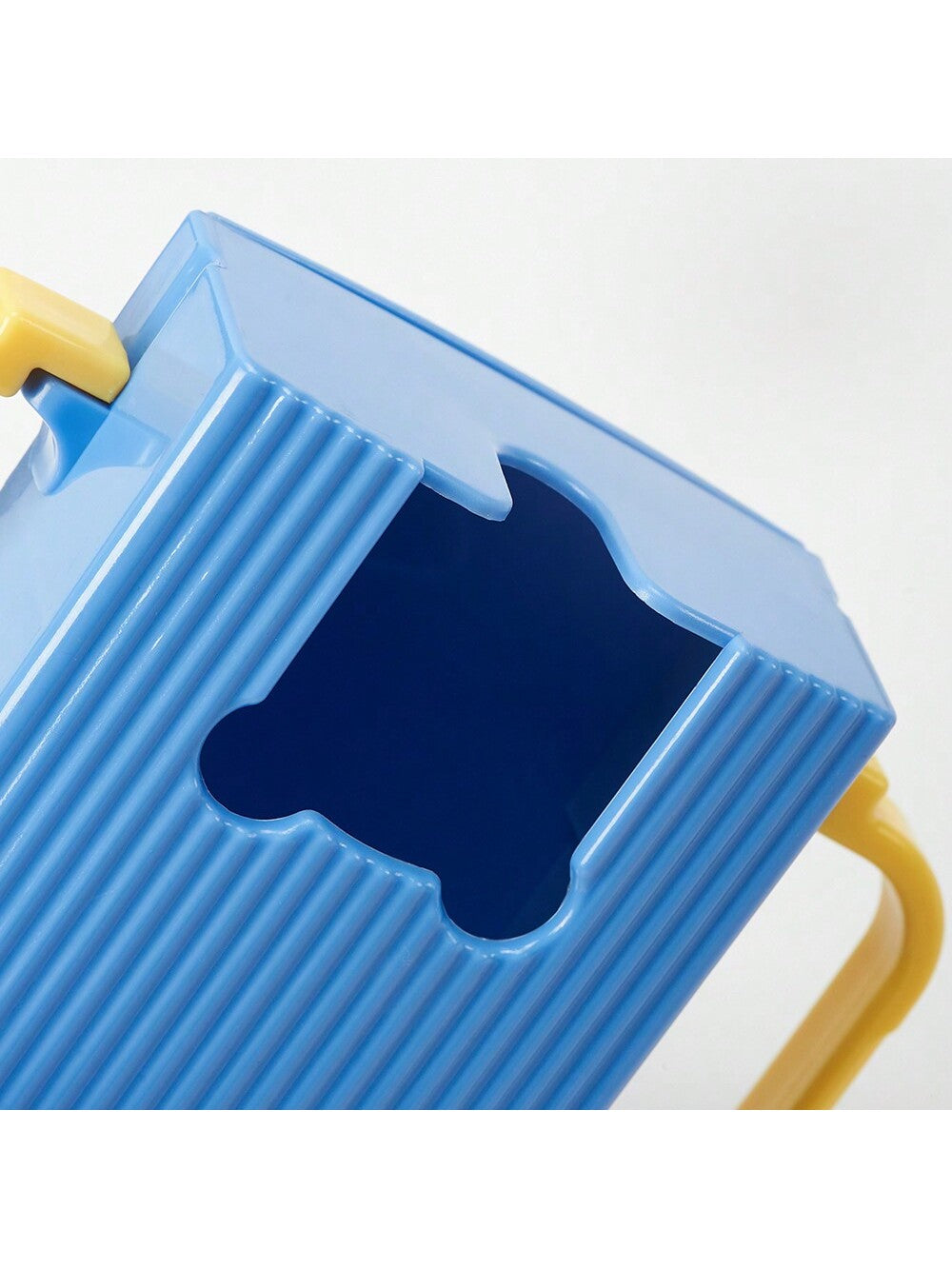 1pc Children's Anti-Squeeze Drink Box/Feeding Tool/Baby Milk And Juice Drinking Anti-Squeeze And Anti-Spray Cup Holder-Adjustable And Retractable For Four Seasons Use
