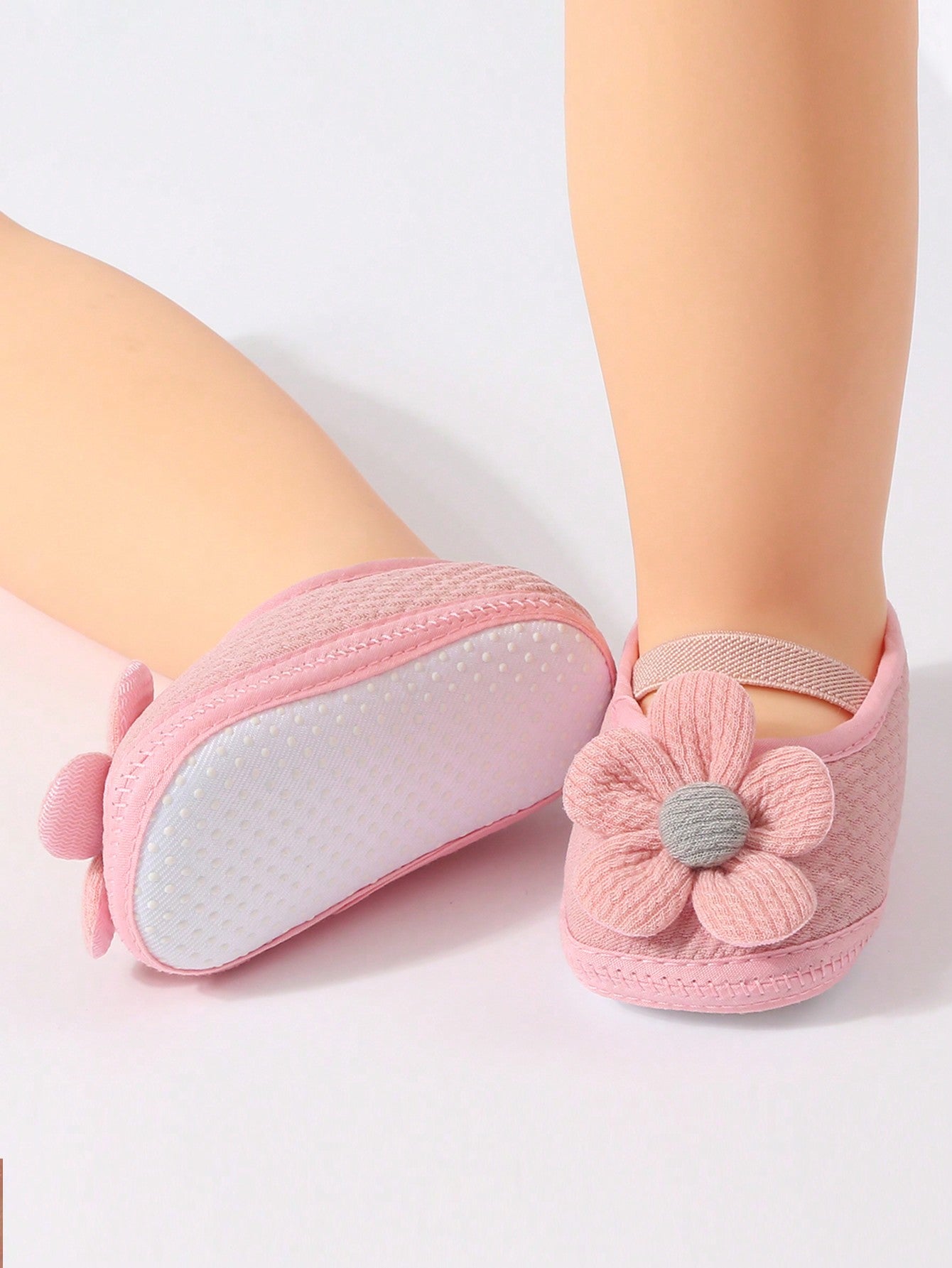 1 Pair Of Infant Shoes, Suitable For Indoor Anti-Slip Learning To Walk, Soft Flat Shoes For Infants, Simple And Solid Color Design Of Lovely Flowers.