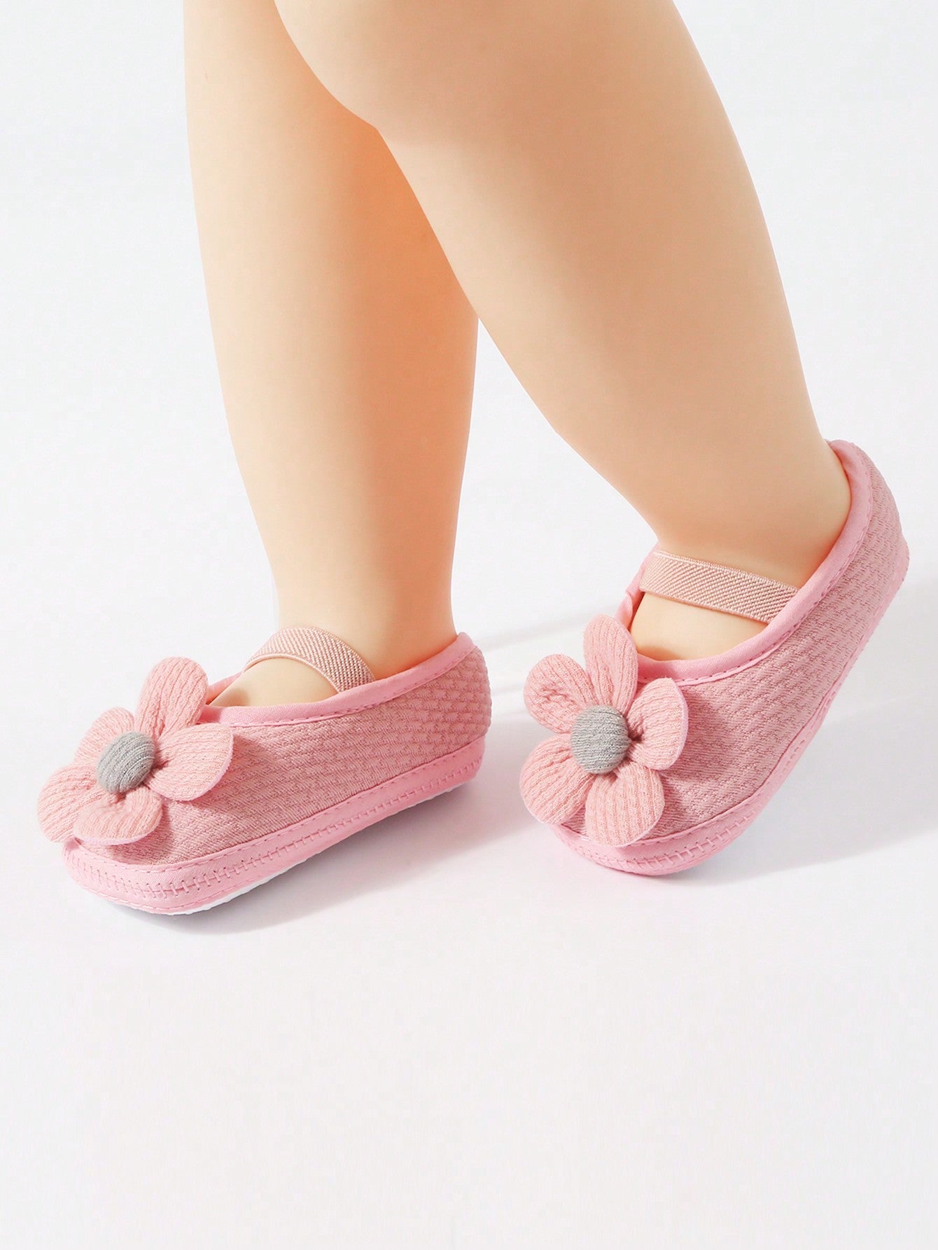 1 Pair Of Infant Shoes, Suitable For Indoor Anti-Slip Learning To Walk, Soft Flat Shoes For Infants, Simple And Solid Color Design Of Lovely Flowers.