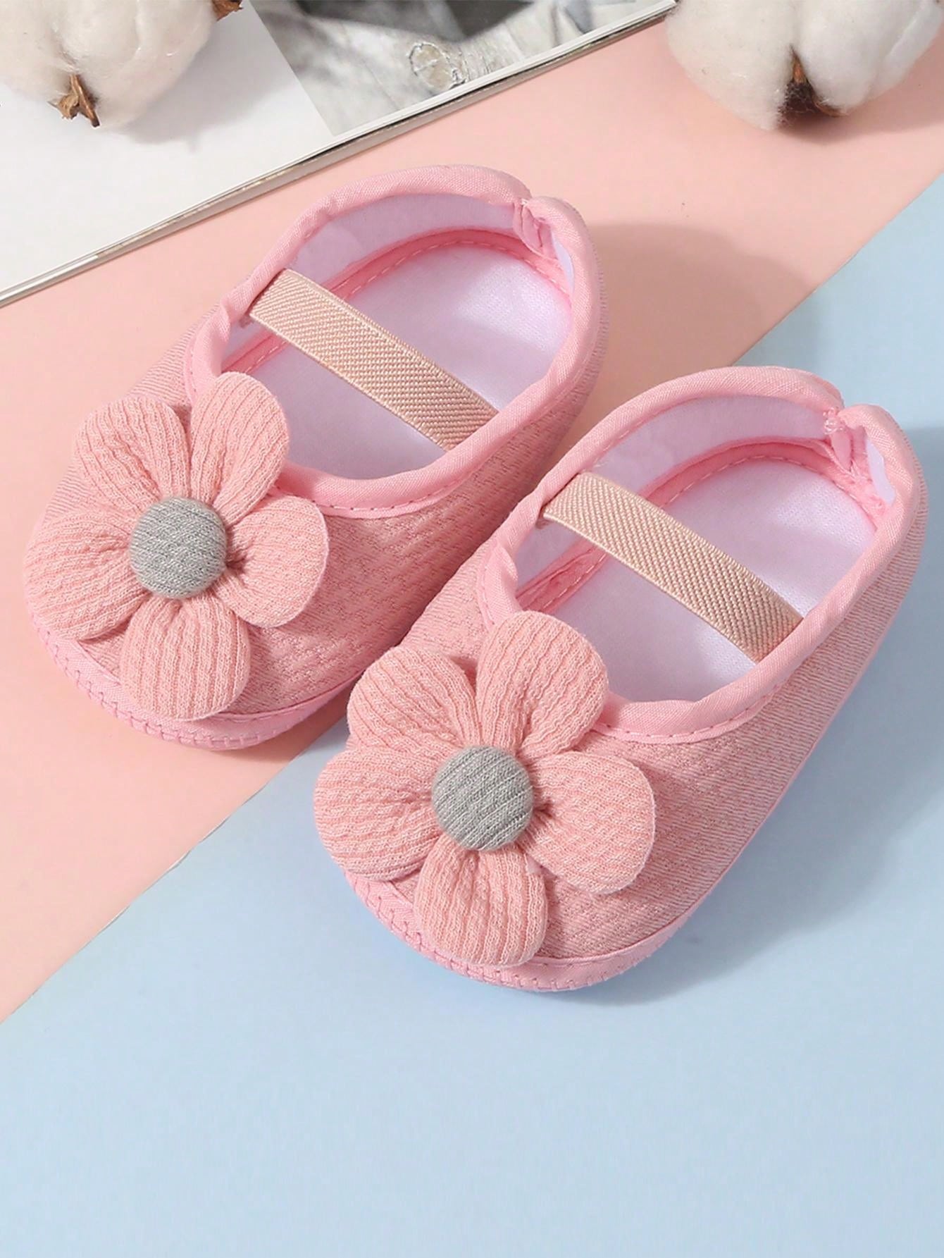 1 Pair Of Infant Shoes, Suitable For Indoor Anti-Slip Learning To Walk, Soft Flat Shoes For Infants, Simple And Solid Color Design Of Lovely Flowers.