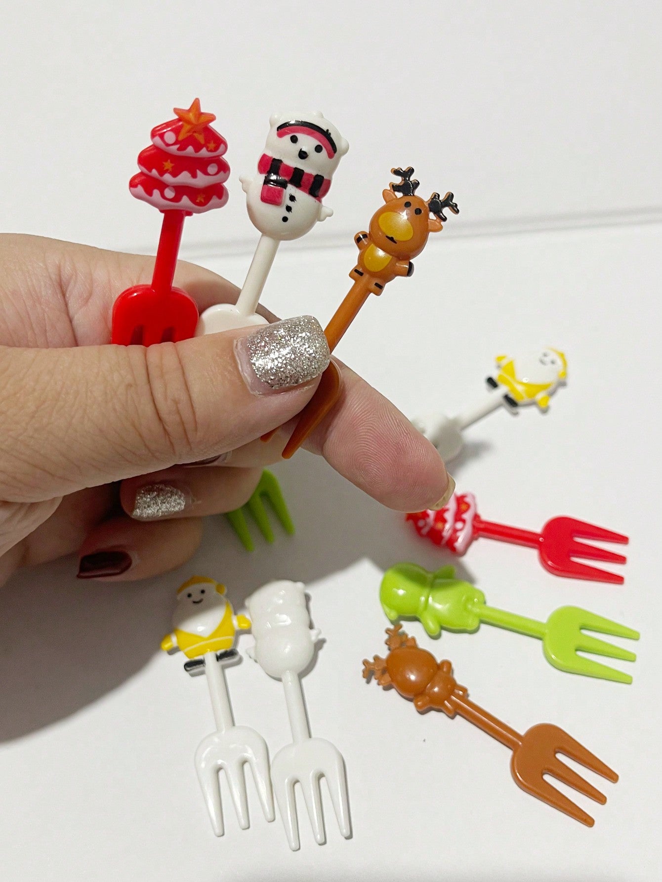 10/20/30pcs Christmas Gift Fruit Forks, Reusable Dessert Cake Picks, Random Colors Cocktail Party SuppliesHome Room Decoration,Kitchen,Christmas Gift