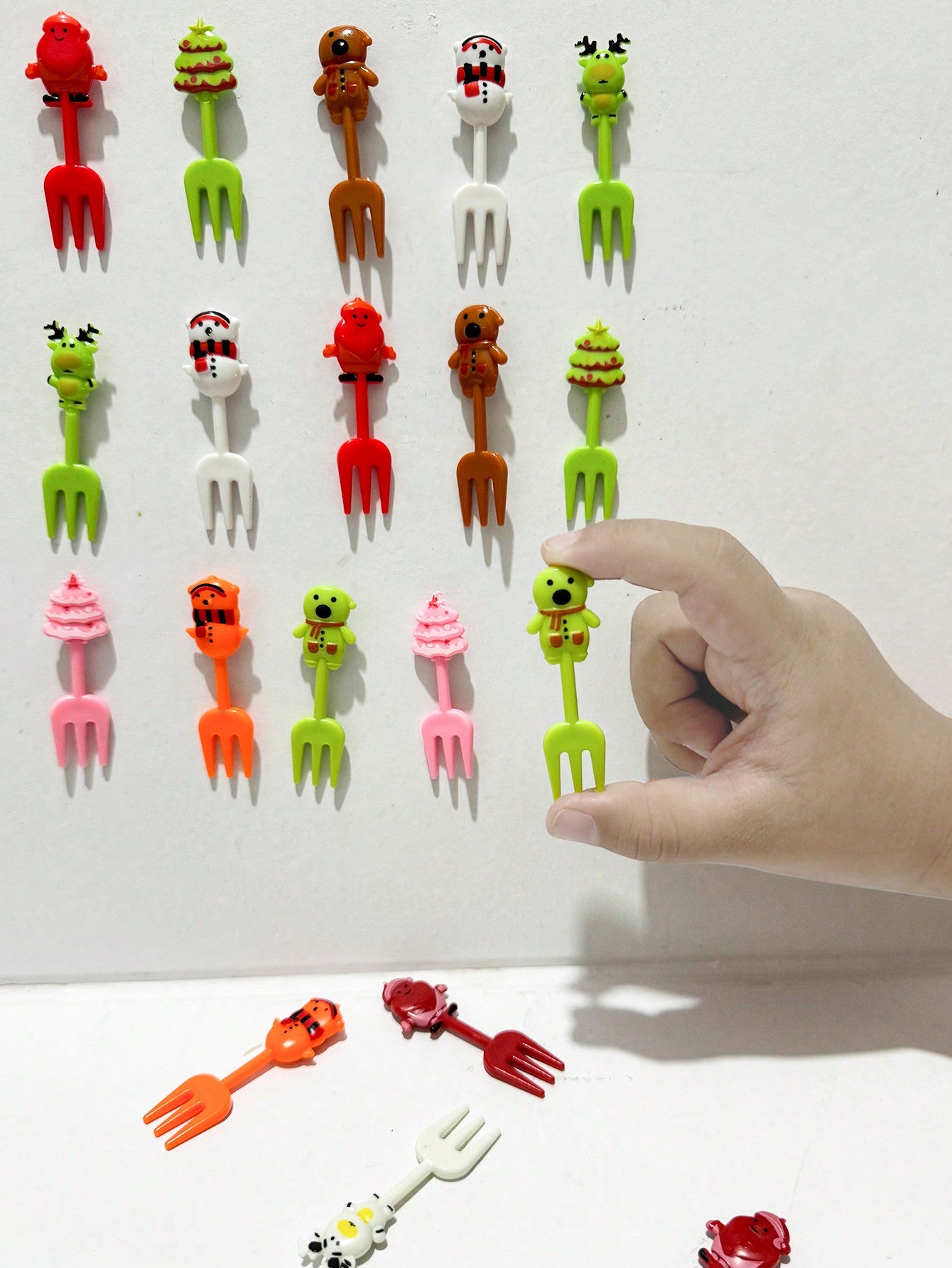 10/20/30pcs Christmas Gift Fruit Forks, Reusable Dessert Cake Picks, Random Colors Cocktail Party SuppliesHome Room Decoration,Kitchen,Christmas Gift