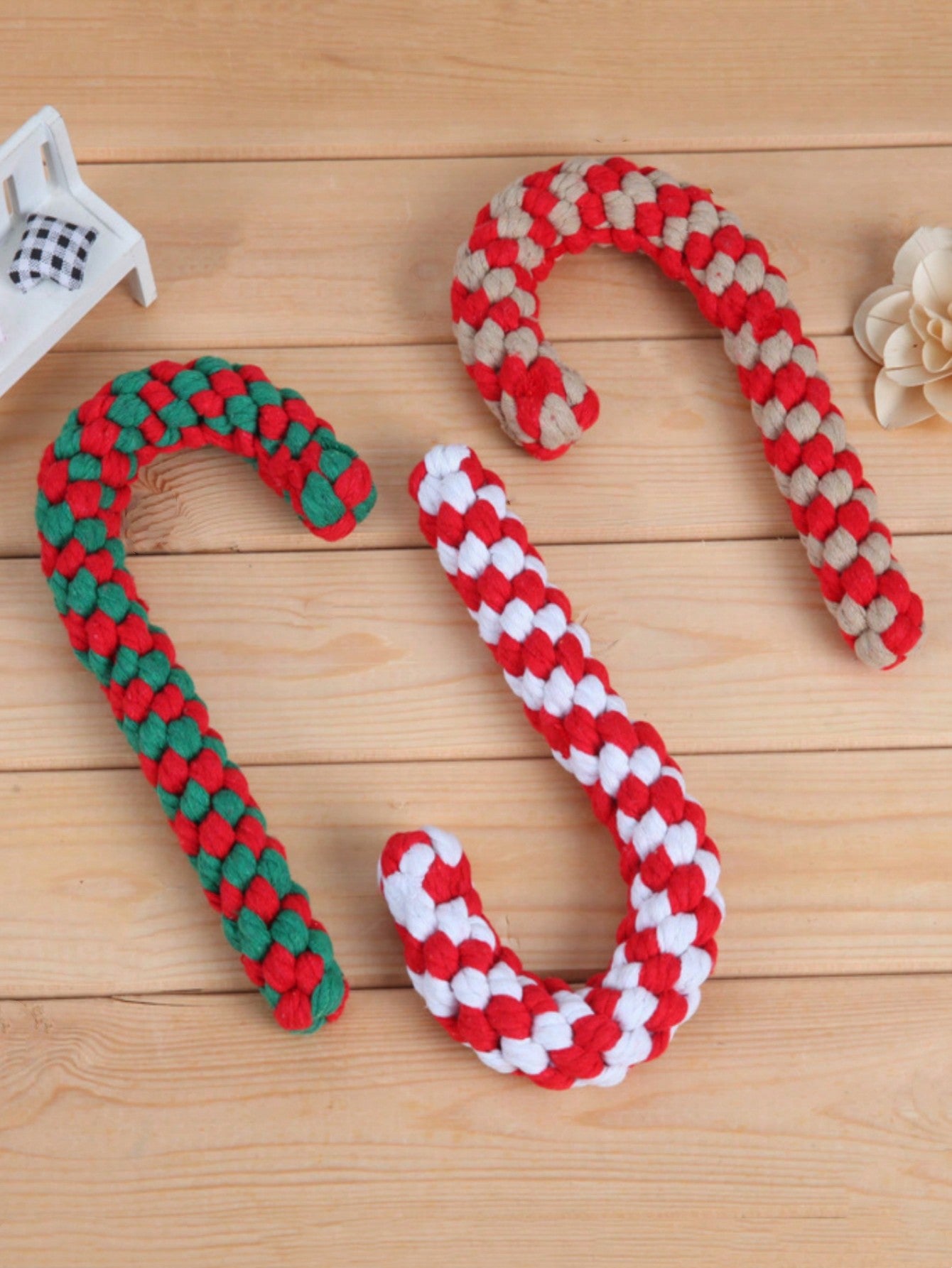 1pc Random Christmas Pet Toy, Christmas Themed Chewing Toy, Christmas Rope Toy, Christmas Gift, Durable Rope For Teeth Cleaning, Pet Teething Chew Toy, Cat Interactive Toy