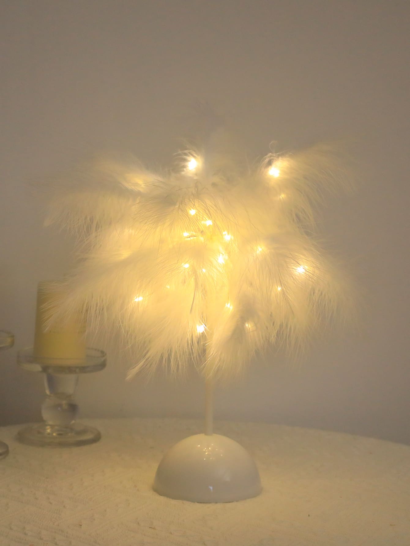 Feather Decor Table Lamp